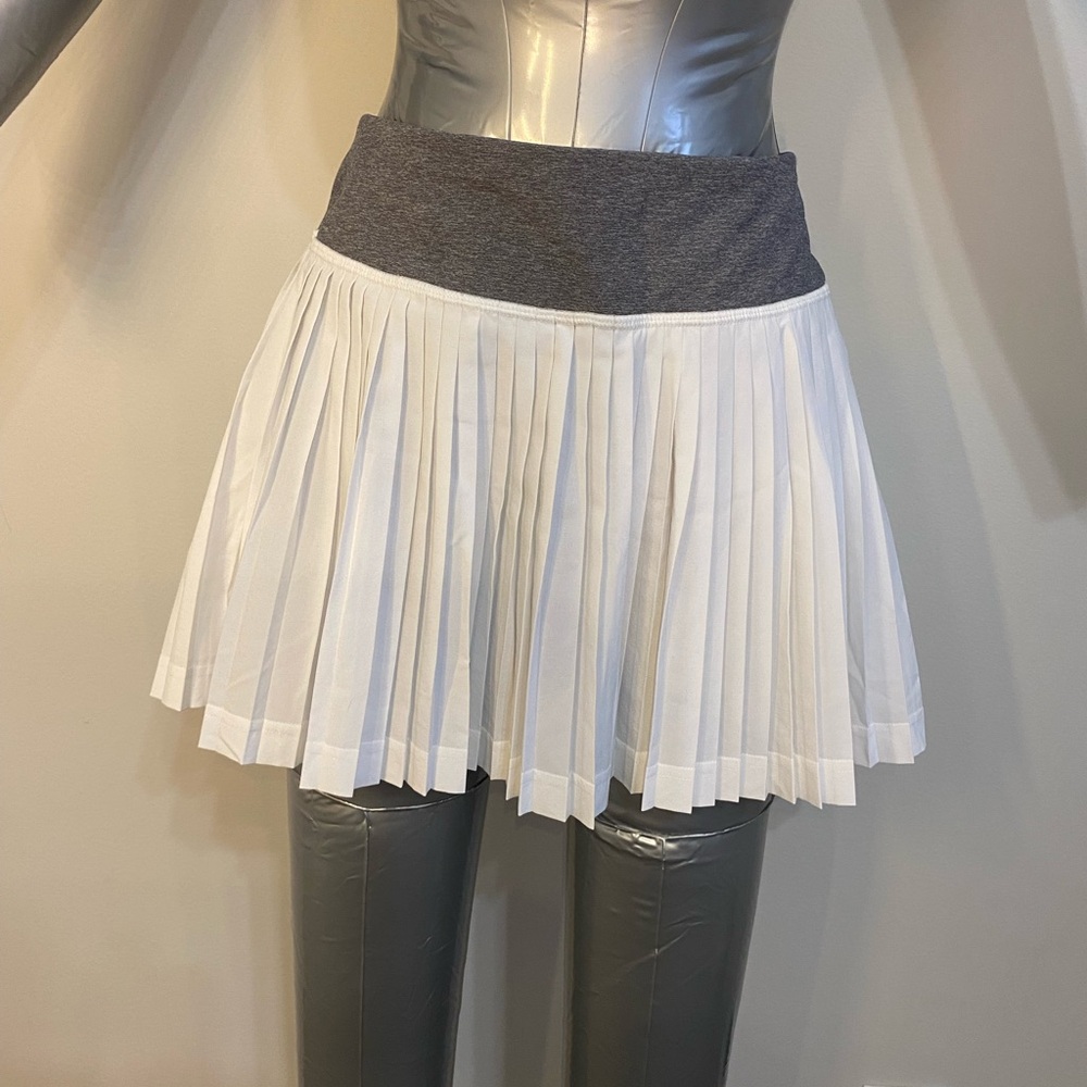 Lululemon Chic White and Gray Pleated Mini Skort